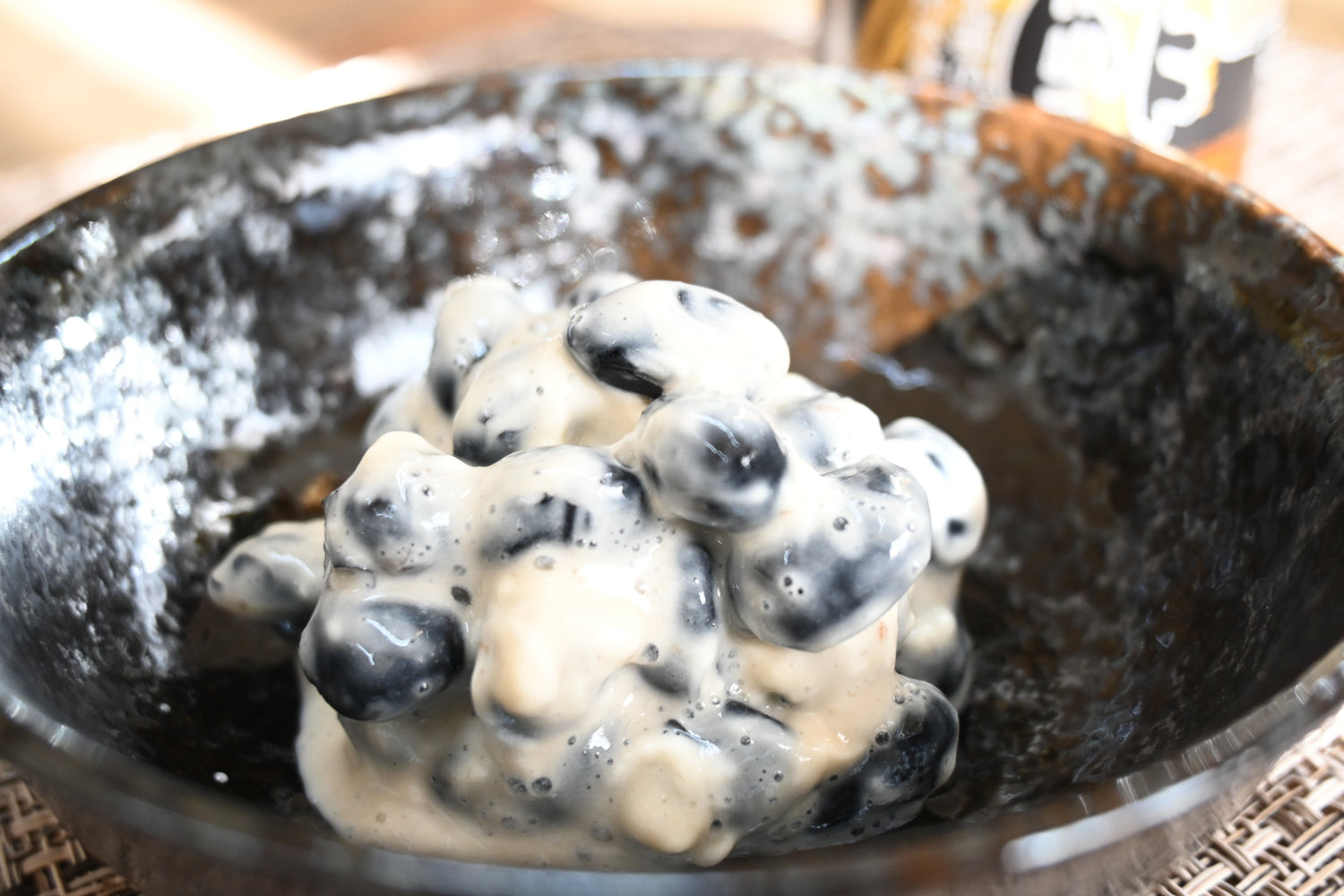 黒豆と黒酢のクリームチーズ和え